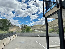 Riverside Motel