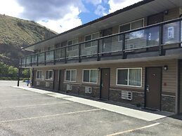 Riverside Motel