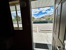 Riverside Motel