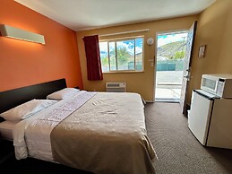 Riverside Motel