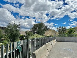 Riverside Motel