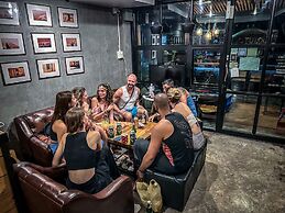 84 Gallery - Hostel