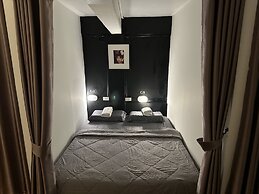 84 Gallery - Hostel