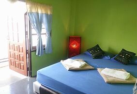 J Giant Hostel
