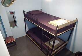 J Giant Hostel