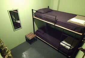 J Giant Hostel
