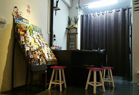 J Giant Hostel