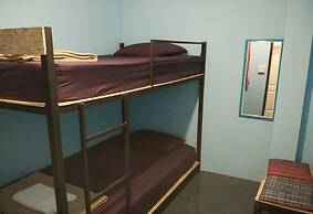 J Giant Hostel