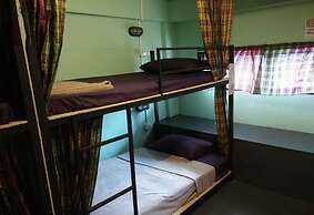 J Giant Hostel