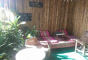 J Giant Hostel