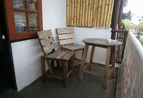 J Giant Hostel