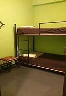 J Giant Hostel