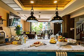 Maneeya Park Residence