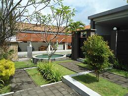 Arya Residence