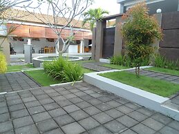 Arya Residence