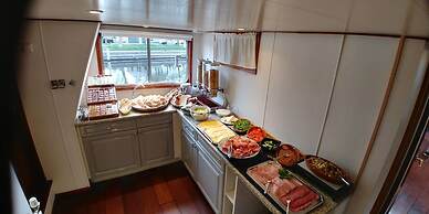 Hotelschip Sarah