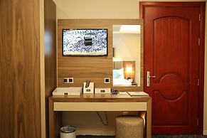 Bram Hotel Suites