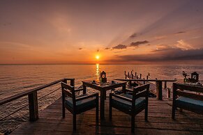Camia Resort & Spa