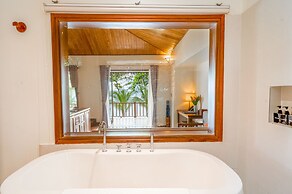 Camia Resort & Spa