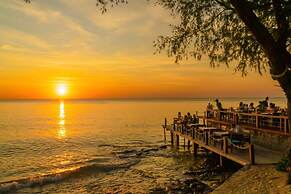 Camia Resort & Spa