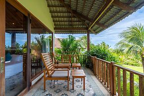 Camia Resort & Spa