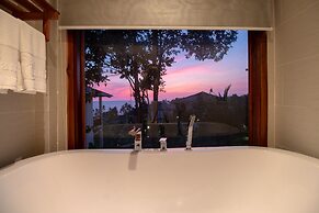 Camia Resort & Spa