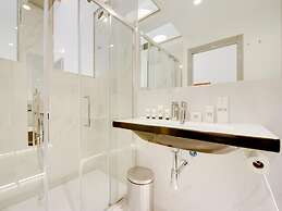Queen Palace Suites