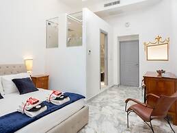 Queen Palace Suites