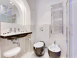 Queen Palace Suites