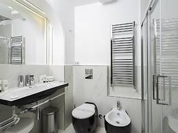 Queen Palace Suites