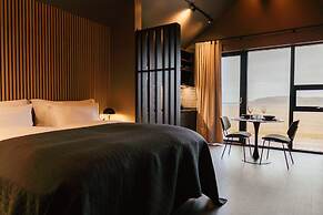 Black Beach Suites