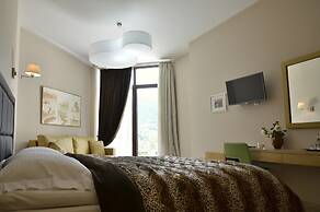 Forest Suites Boutique Hotel