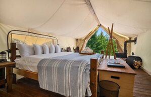 Under Canvas Mount Rushmore