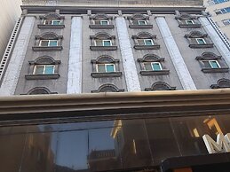 Cube Hotel