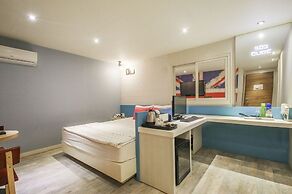 Cube Hotel