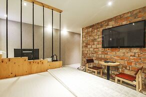 Cube Hotel