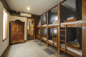 Green Hill Bed Station - Hostel