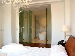Residence Master Suite in Porteño Building