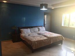 Luxurious 5 Bedrooms Villa Ref HI51053
