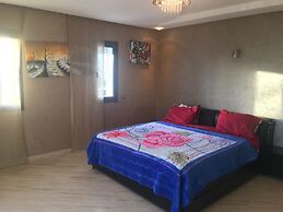 Luxurious 5 Bedrooms Villa Ref HI51053