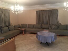 Luxurious 5 Bedrooms Villa Ref HI51053