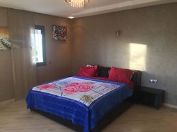 Luxurious 5 Bedrooms Villa Ref HI51053