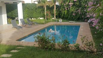 Luxurious 5 Bedrooms Villa Ref HI51053