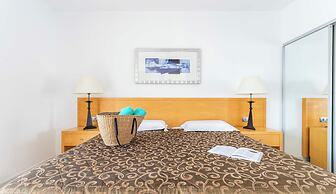 Ona Hollywood Mirage