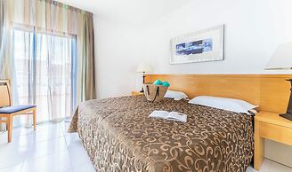 Ona Hollywood Mirage