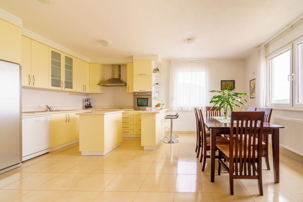 Kis Residence