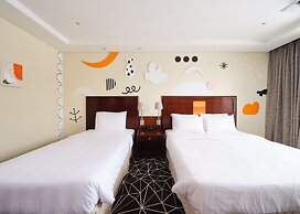 Adonis Hotel