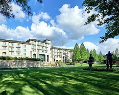 Adonis Hotel