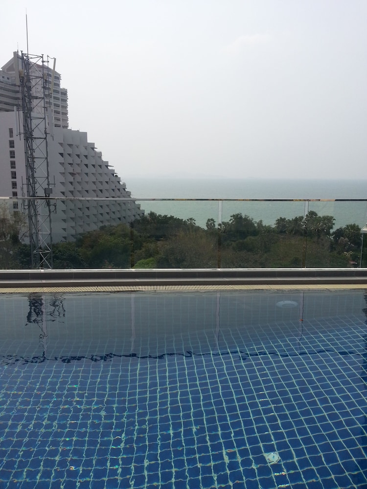 Serenity Wongamat Pattaya Studio
