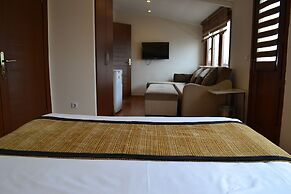Seven Days Hotel